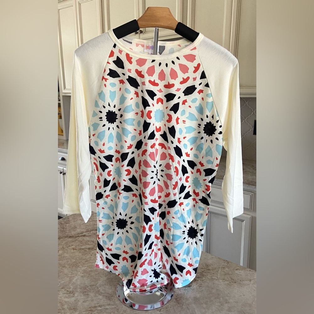 🟣 WOMENS LULAROE TOP - 3/4 LENGTH SLEEVE-NEVER WORN BRAND NEW - SIZE MEDIUM 🟣